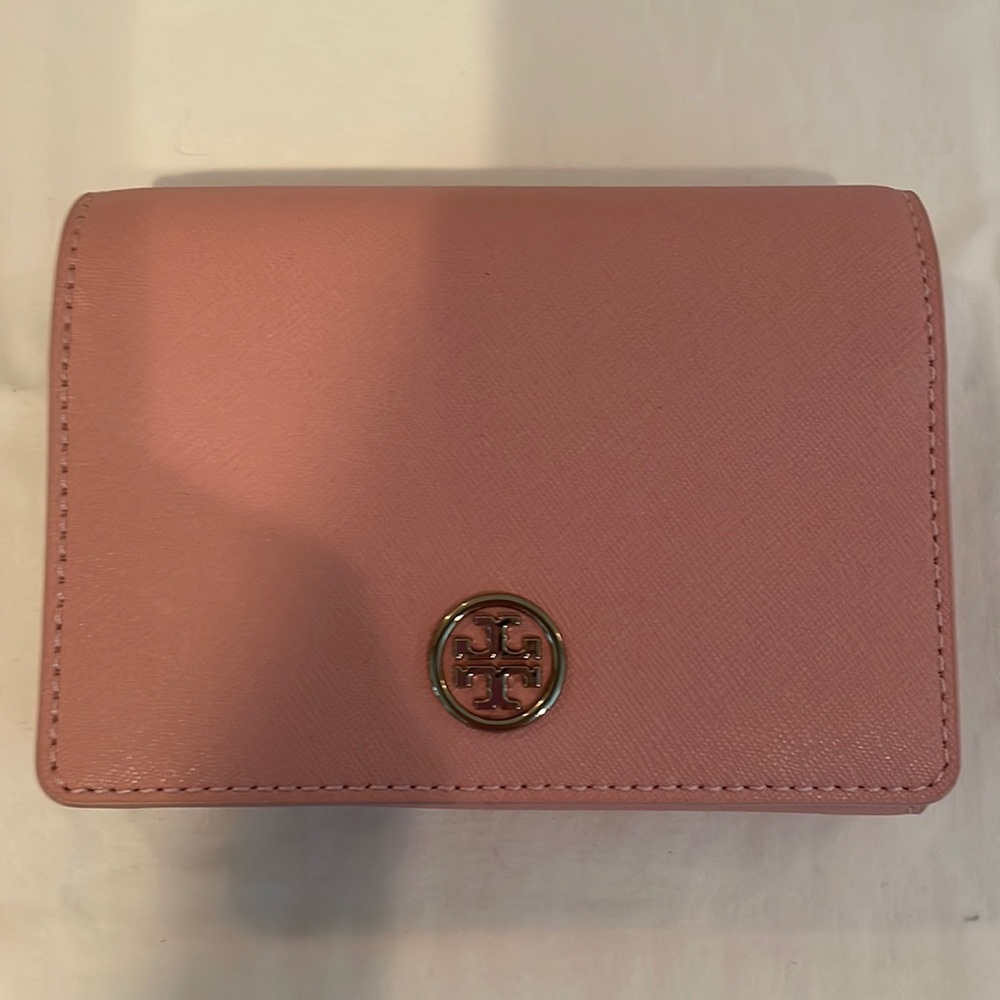 NWT Tory Burch Rose Sachet Medium Tri-fold wallet with golden T monogram
